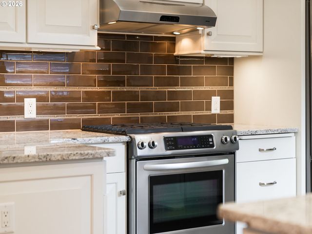 2012 Ne 27TH Ave, Portland, OR 97212