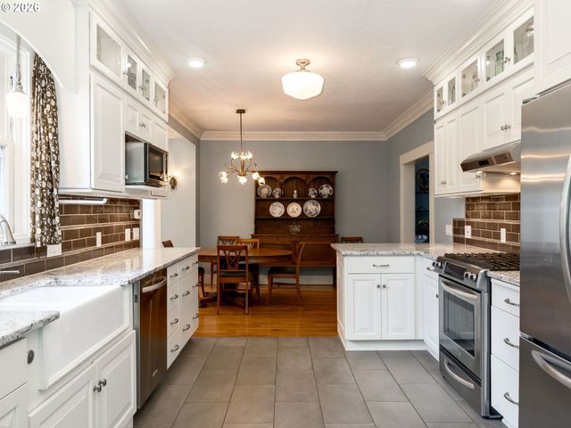 2012 Ne 27TH Ave, Portland, OR 97212
