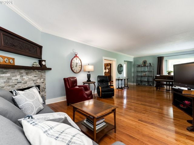 2012 Ne 27TH Ave, Portland, OR 97212