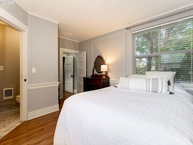 2012 Ne 27TH Ave, Portland, OR 97212