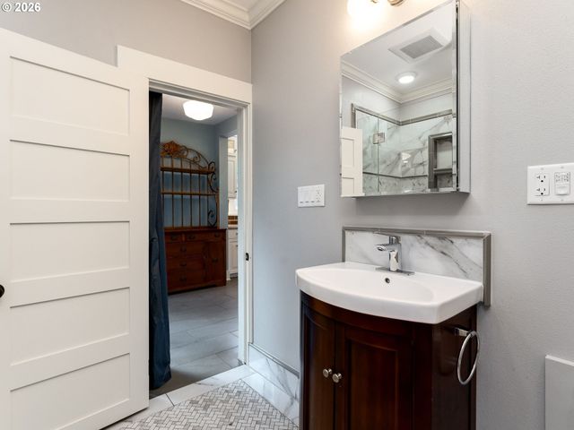 2012 Ne 27TH Ave, Portland, OR 97212