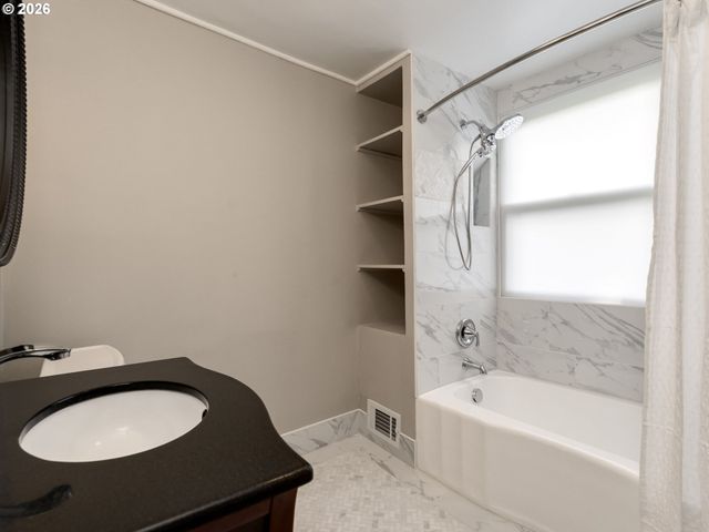 2012 Ne 27TH Ave, Portland, OR 97212
