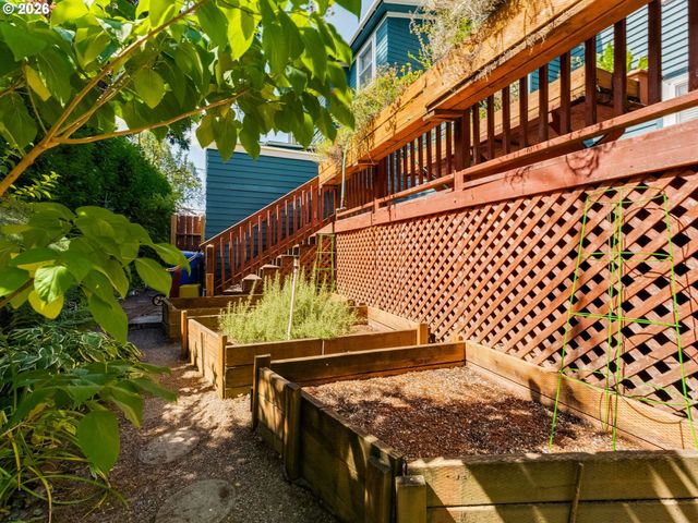 2012 Ne 27TH Ave, Portland, OR 97212