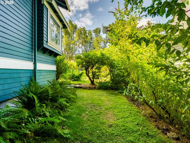 2012 Ne 27TH Ave, Portland, OR 97212