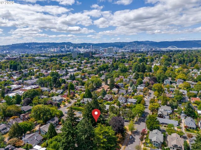 2012 Ne 27TH Ave, Portland, OR 97212