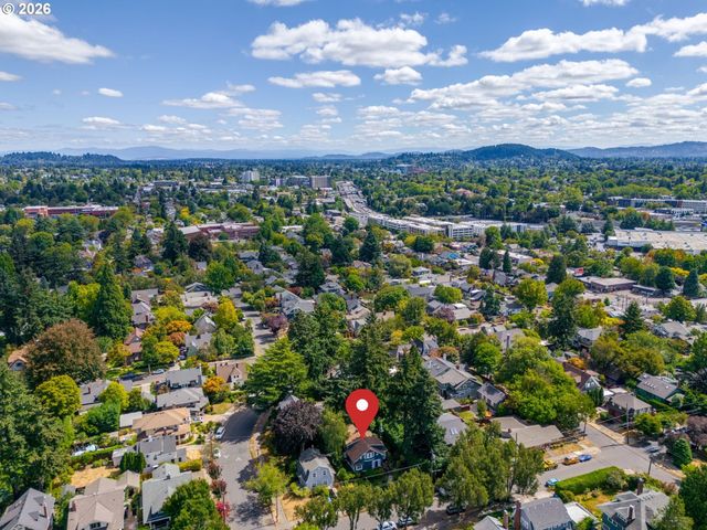 2012 Ne 27TH Ave, Portland, OR 97212