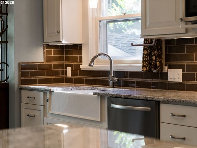 2012 Ne 27TH Ave, Portland, OR 97212