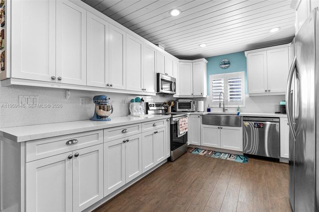 9390 SW 190th St, Cutler Bay, FL 33157