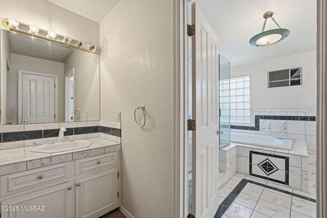 2735 N Silver Reef Drive, Nogales, AZ 85621