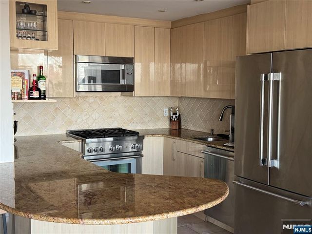 4 Horizon Road G-20, Fort Lee, NJ 07024