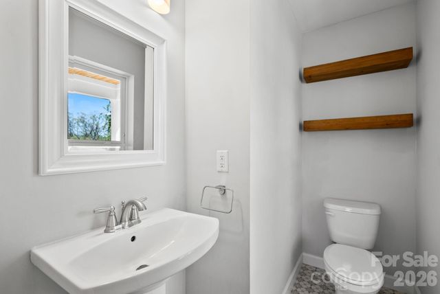 13 Annie Street, Asheville, NC 28806
