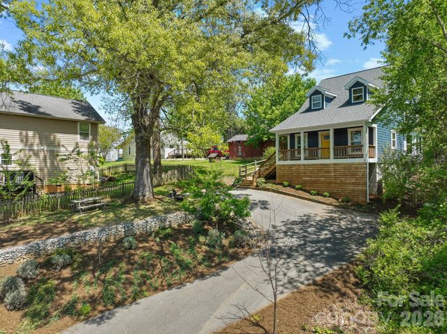 13 Annie Street, Asheville, NC 28806