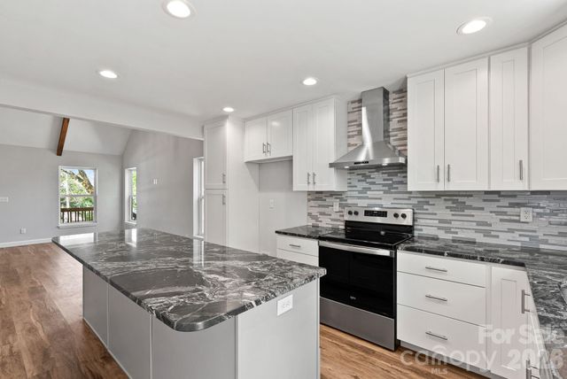 13 Annie Street, Asheville, NC 28806