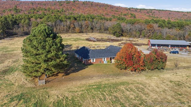 2800 NW 1010 Avenue, Wilburton, OK 74578