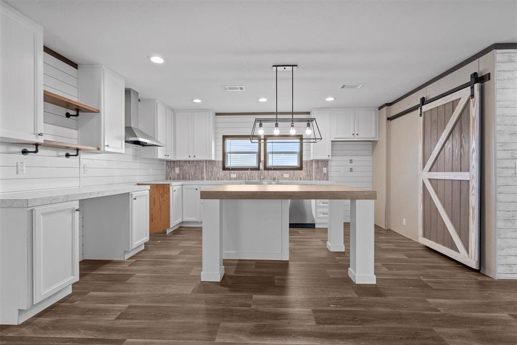 Image 1 of property listing at 42921 Skyview Drive, Wanette, OK 74878