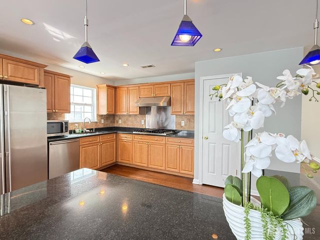 25 Canal View Drive, Lawrence, NJ 08648