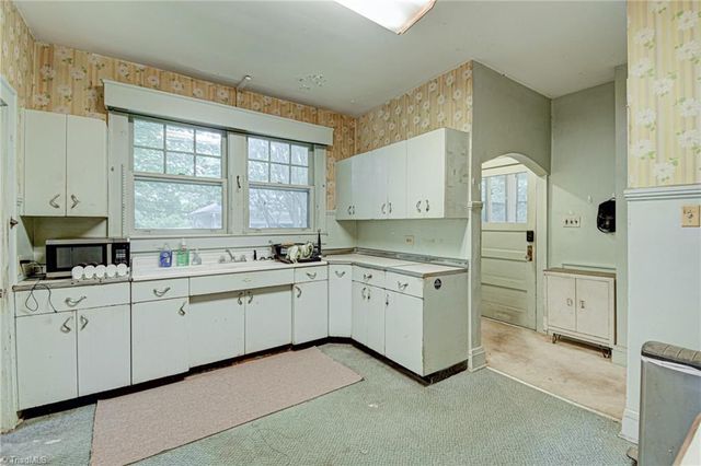 1518 Cloverdale Avenue, Winston-salem, NC 27104