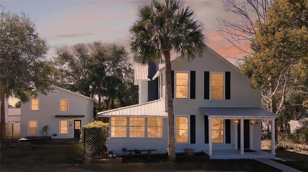 Image 2 of property listing at 922 WASHINGTON AVENUE, Eustis, FL 32726