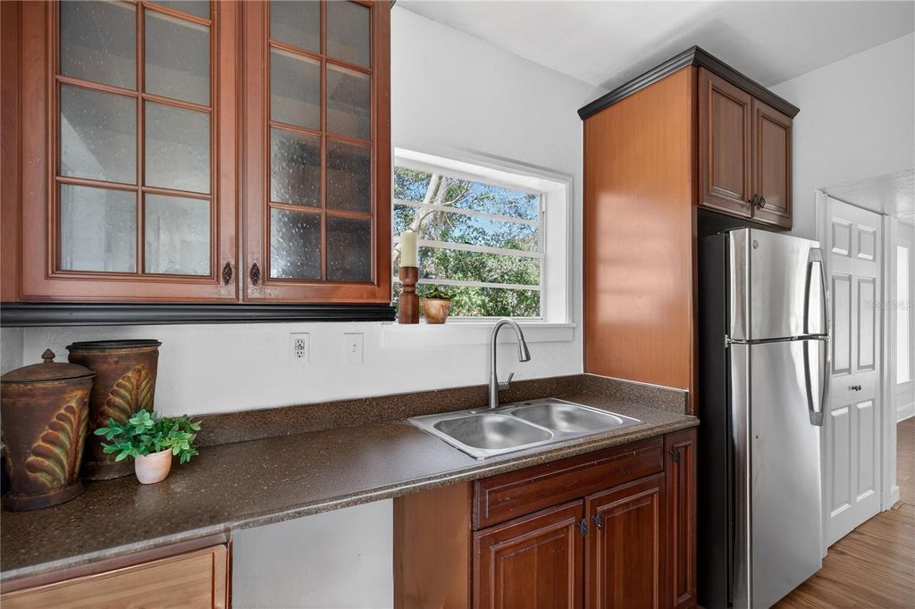 Image 12 of property listing at 922 WASHINGTON AVENUE, Eustis, FL 32726