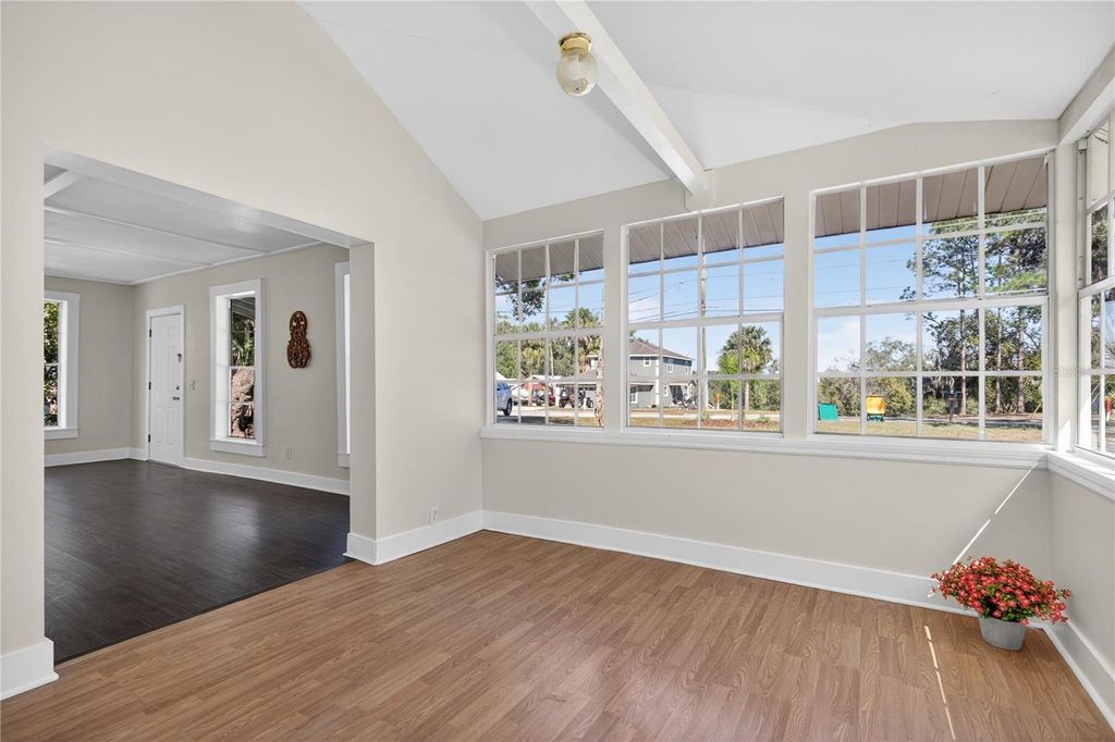 Image 18 of property listing at 922 WASHINGTON AVENUE, Eustis, FL 32726