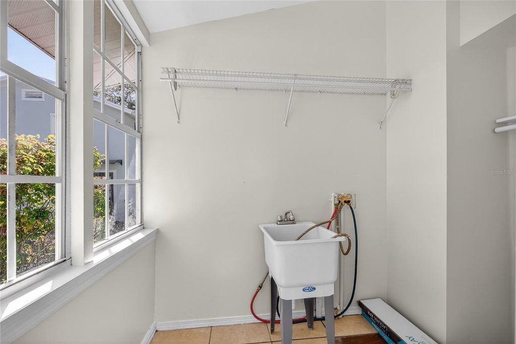 Image 20 of property listing at 922 WASHINGTON AVENUE, Eustis, FL 32726