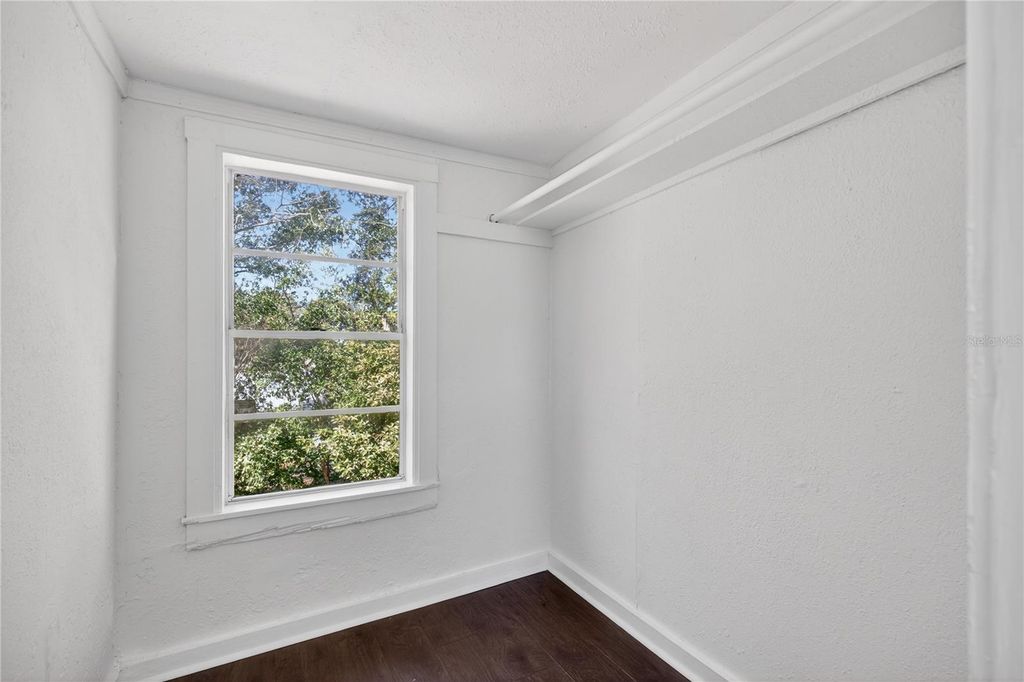 Image 25 of property listing at 922 WASHINGTON AVENUE, Eustis, FL 32726