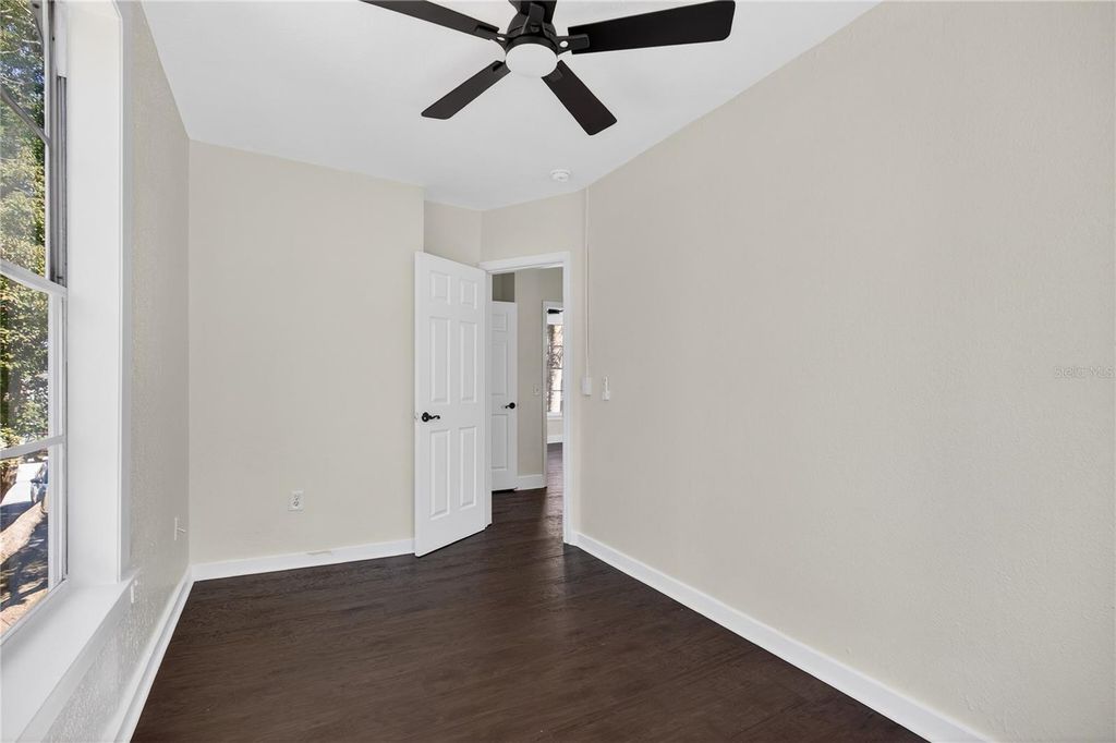 Image 29 of property listing at 922 WASHINGTON AVENUE, Eustis, FL 32726