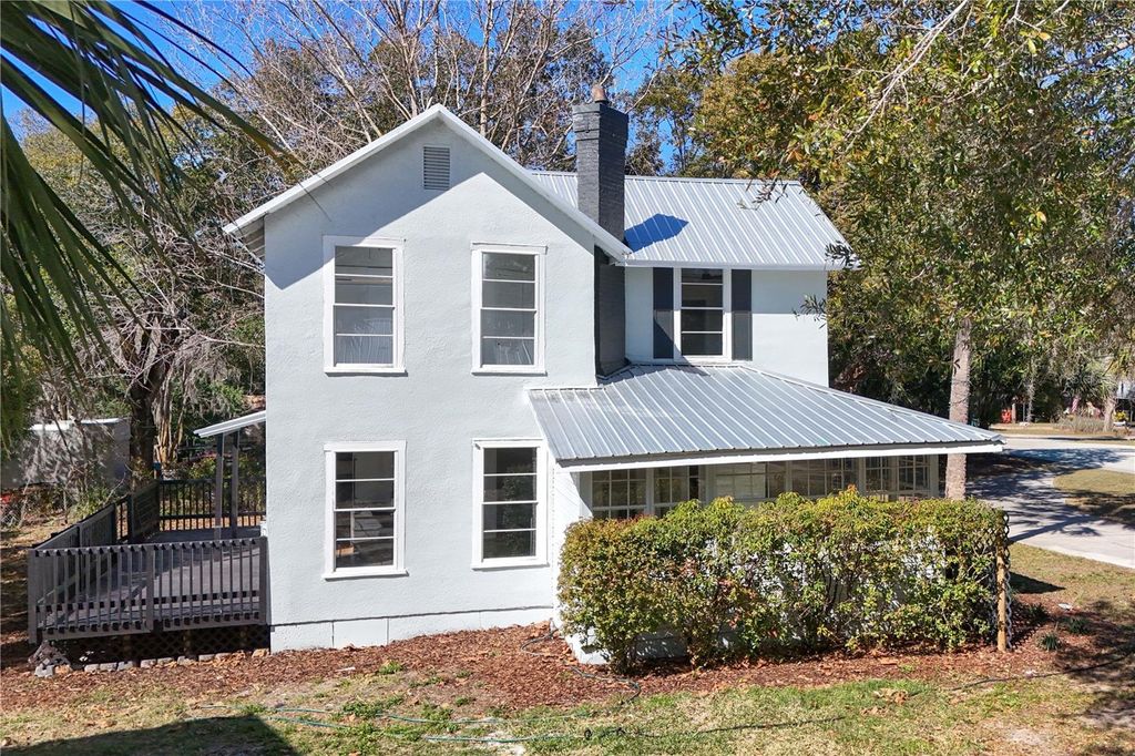 Image 34 of property listing at 922 WASHINGTON AVENUE, Eustis, FL 32726