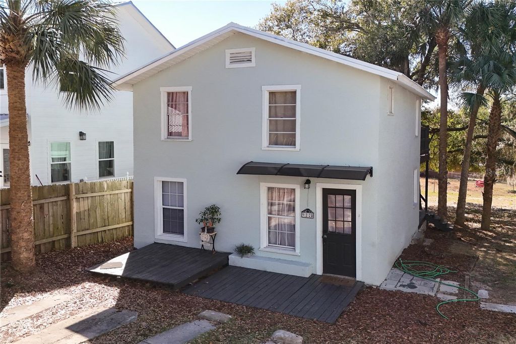 Image 36 of property listing at 922 WASHINGTON AVENUE, Eustis, FL 32726