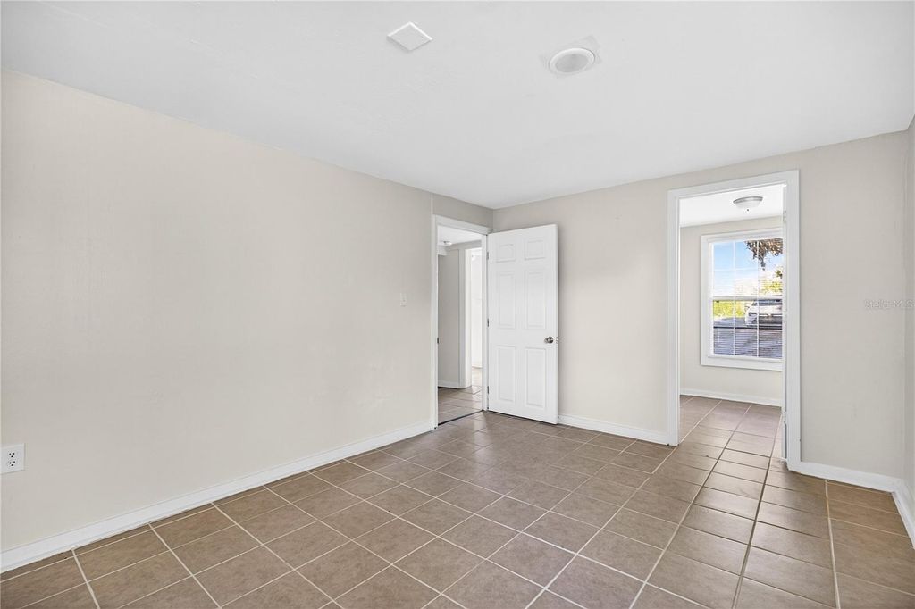 Image 41 of property listing at 922 WASHINGTON AVENUE, Eustis, FL 32726