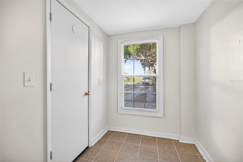 Image 42 of property listing at 922 WASHINGTON AVENUE, Eustis, FL 32726