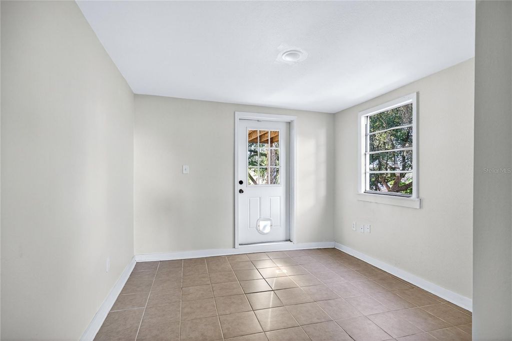 Image 43 of property listing at 922 WASHINGTON AVENUE, Eustis, FL 32726