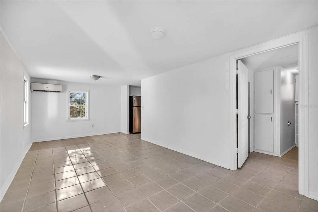 Image 50 of property listing at 922 WASHINGTON AVENUE, Eustis, FL 32726