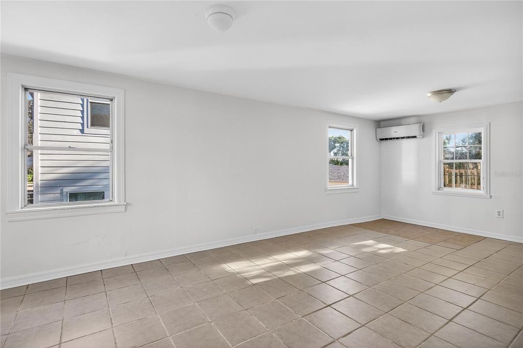 Image 52 of property listing at 922 WASHINGTON AVENUE, Eustis, FL 32726