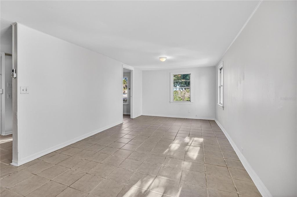 Image 53 of property listing at 922 WASHINGTON AVENUE, Eustis, FL 32726