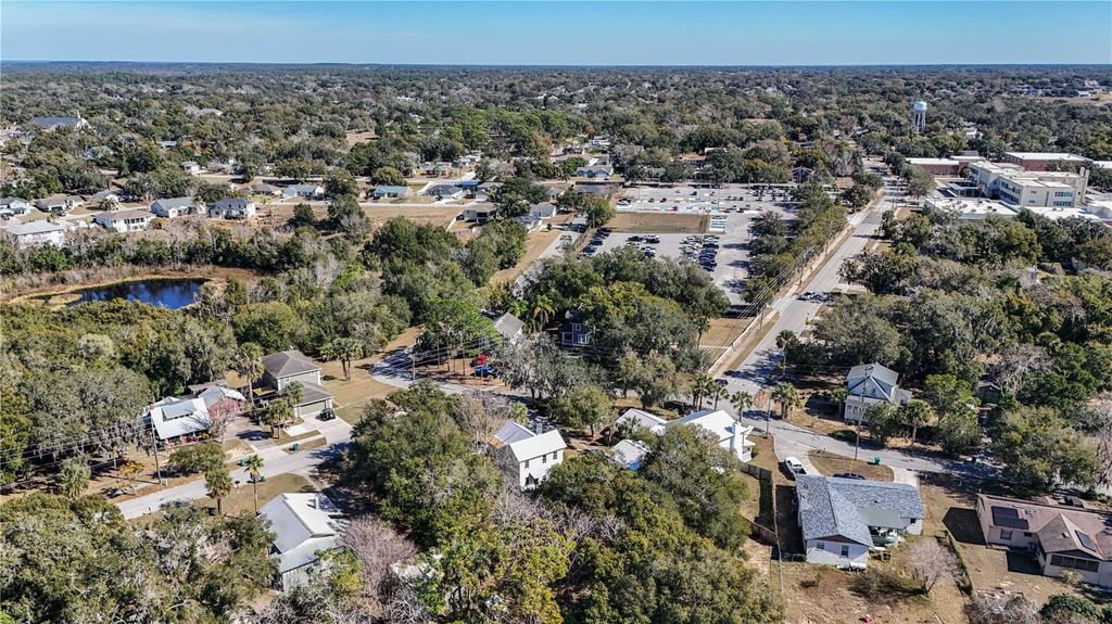 Image 61 of property listing at 922 WASHINGTON AVENUE, Eustis, FL 32726