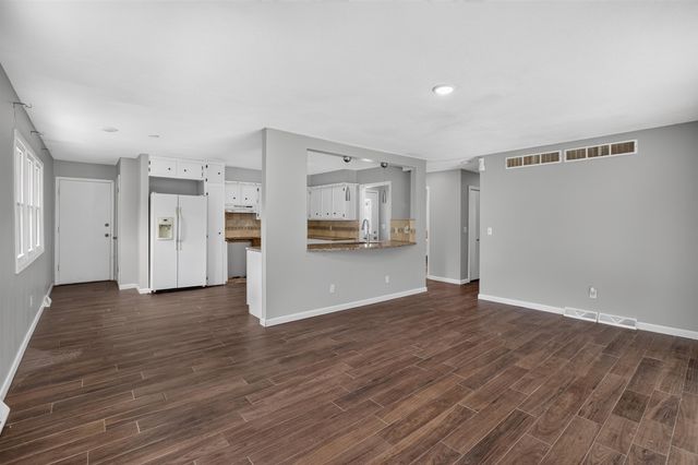 5605 E Shadybrook St, Wichita, KS 67208