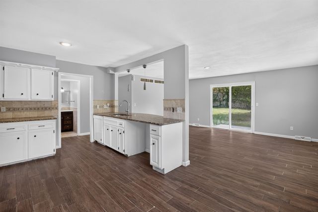 5605 E Shadybrook St, Wichita, KS 67208