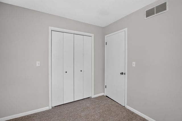 5605 E Shadybrook St, Wichita, KS 67208