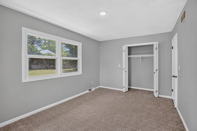 5605 E Shadybrook St, Wichita, KS 67208