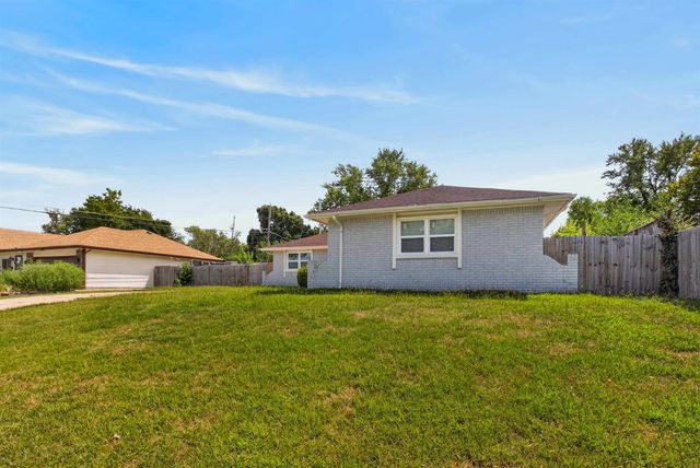 5605 E Shadybrook St, Wichita, KS 67208