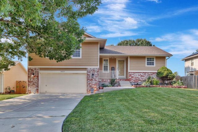 10211 E Countryside Cir, Wichita, KS 67207