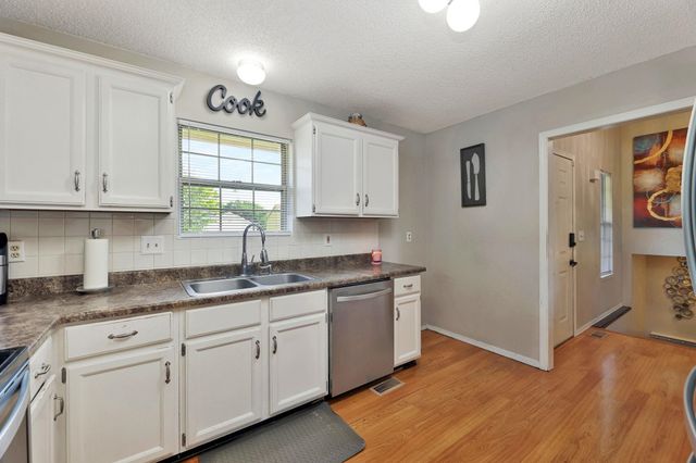 10211 E Countryside Cir, Wichita, KS 67207