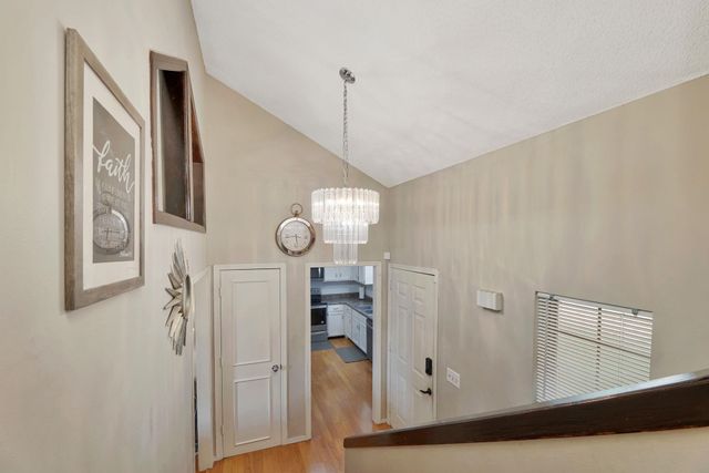 10211 E Countryside Cir, Wichita, KS 67207