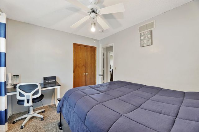 10211 E Countryside Cir, Wichita, KS 67207