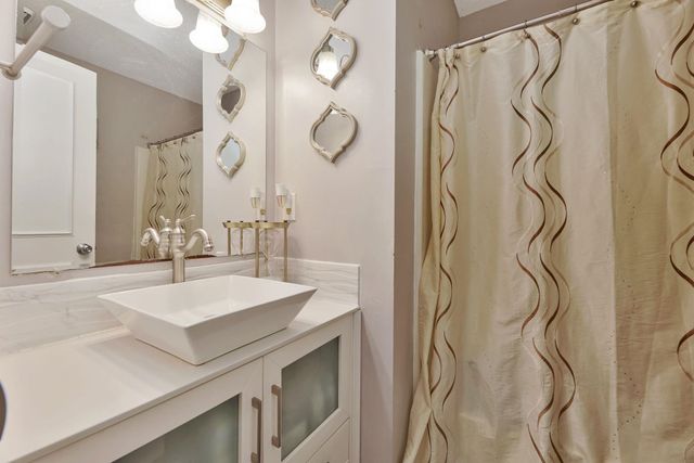 10211 E Countryside Cir, Wichita, KS 67207