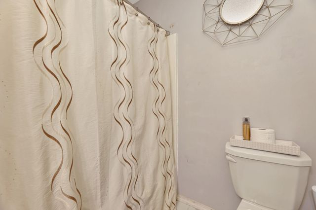 10211 E Countryside Cir, Wichita, KS 67207