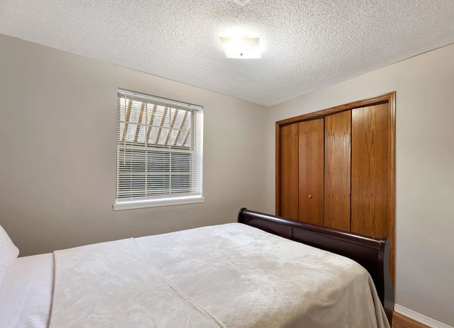 10211 E Countryside Cir, Wichita, KS 67207