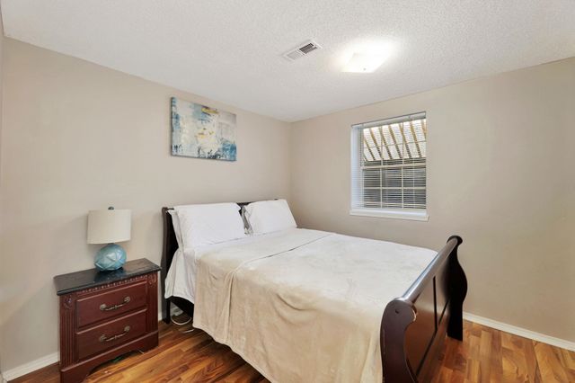 10211 E Countryside Cir, Wichita, KS 67207