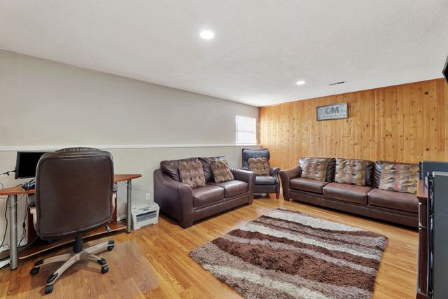 10211 E Countryside Cir, Wichita, KS 67207